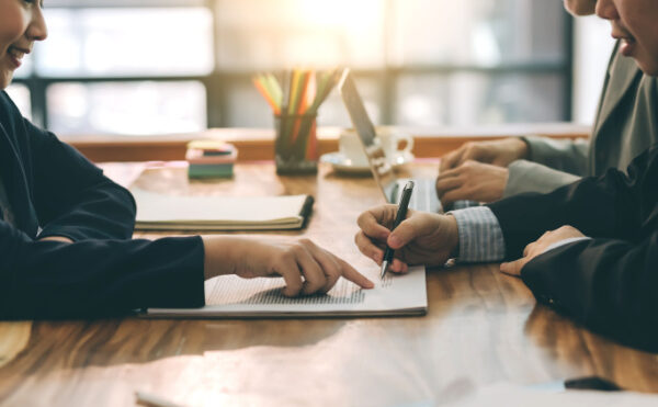 Pour un aval, un devoir d’information en amont ?