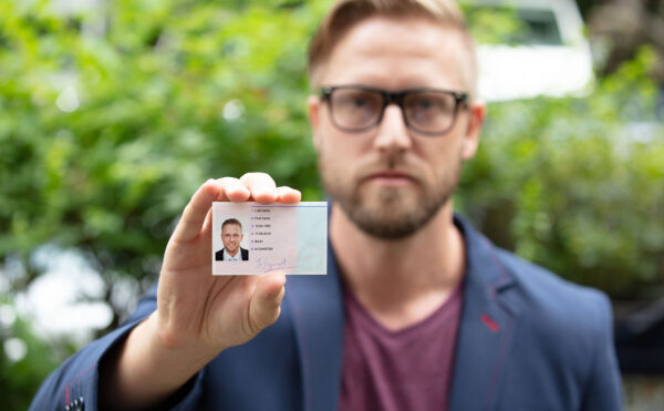 Commissaire de justice : comment obtenir sa carte professionnelle ?