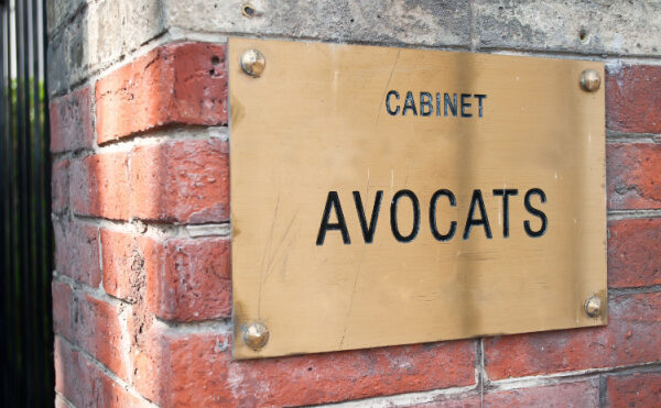 Avocat : une collaboration libérale qui cache une activité salariée ?