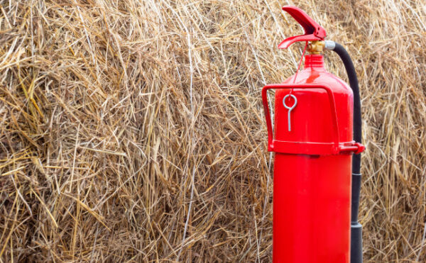 Engins agricoles : la présence d’un extincteur (bientôt) obligatoire ?