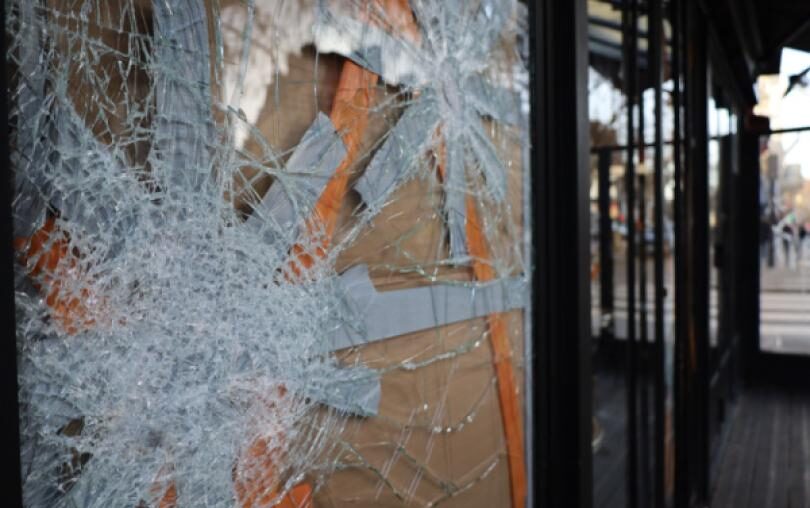 Bâtiments dégradés lors des émeutes : à reconstruire rapidement !