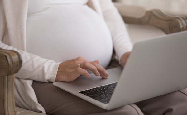 Contrat de sécurisation professionnelle : et s’il est accepté par une salariée enceinte ?