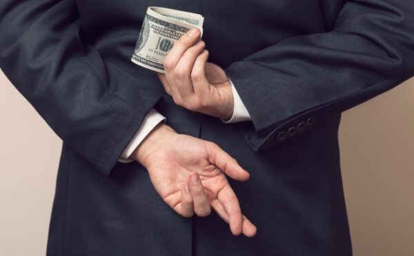 Impôt sur les sociétés : quand une société paie (et déduit) des prestations « fantômes »…