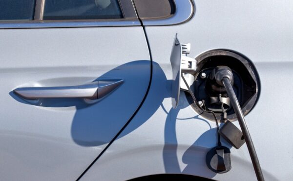 Recharge des véhicules électriques : un crédit d’impôt restrictif ?