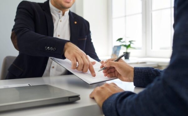 Annulation de cautions et de comptes courants : comment s’y retrouver ?