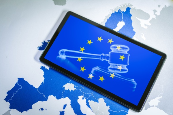 Loi d’adaptation au droit européen : les mesures sociales