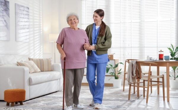 Aides à domicile : conditions d’obtention de la carte professionnelle