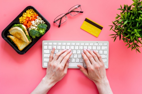 Titres-restaurant et télétravail : le juge tranche enfin !