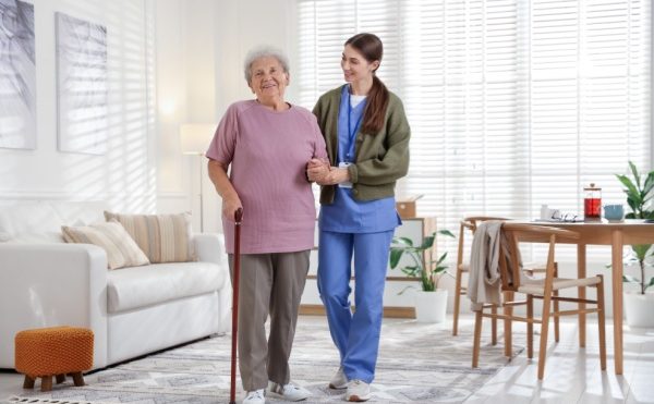 Aide, accompagnement et services autonomie à domicile : quels prix pour 2026 ?