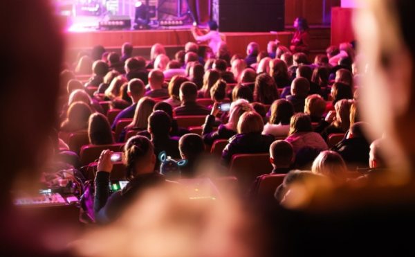 Salle de spectacle : un usage des lasers sous contrôle